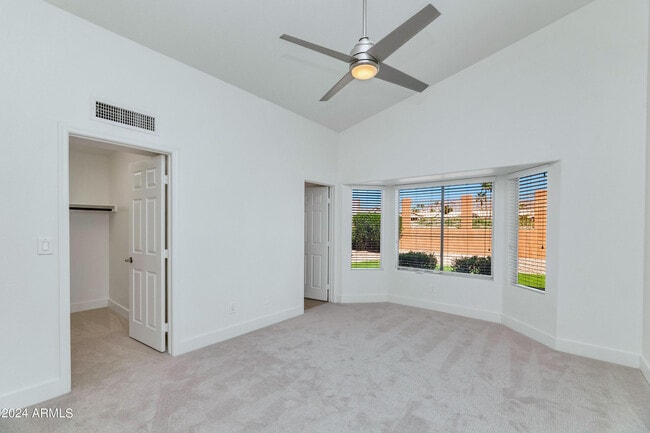 Building Photo - 1706 E Windsong Dr