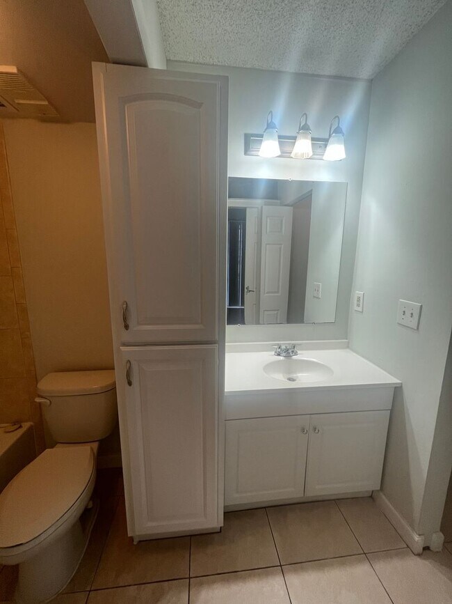 Building Photo - ONE BEDROOM ONE BATHROOM! WATERFRONT COMMU...