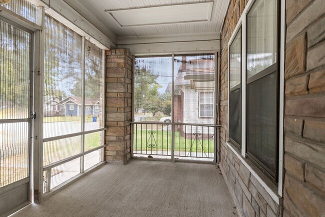 Building Photo - Charming 2 Bedroom 1 Bath house in the Argenta District of North Little Rock.