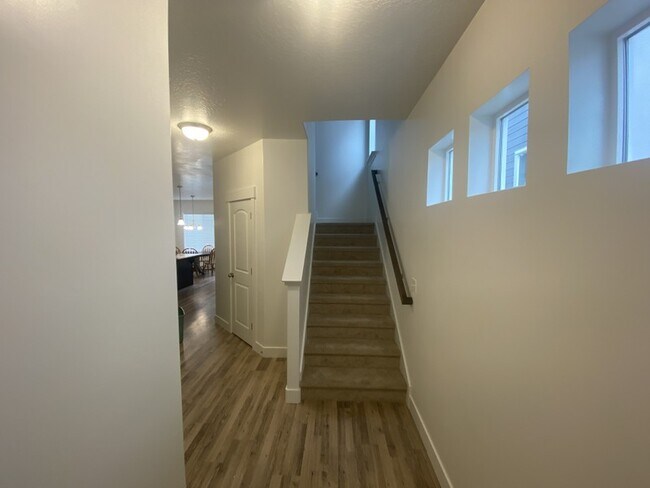 Building Photo - 279 W 660 N