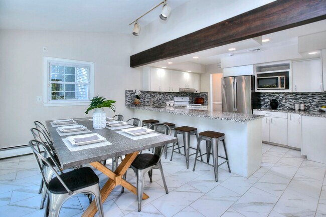 Building Photo - 19 Woodchuck Ct