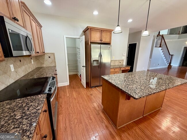 Building Photo - 301 Conway Ct