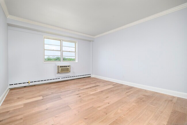 Building Photo - 25 Cartright St