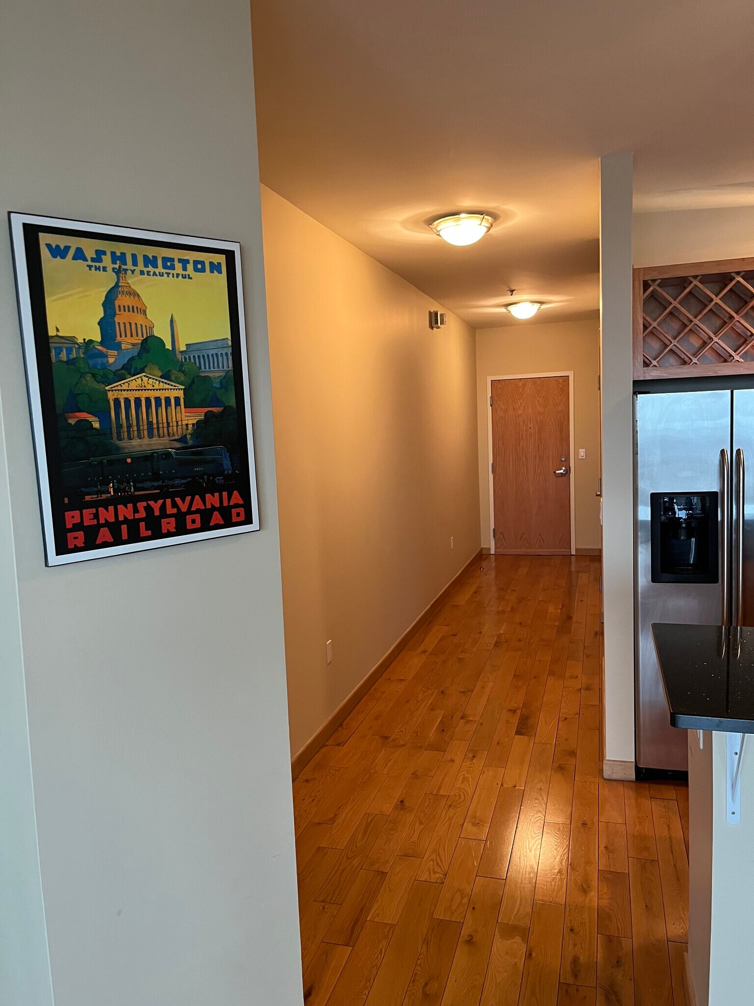 Building Photo - 701 W Lakeside Ave