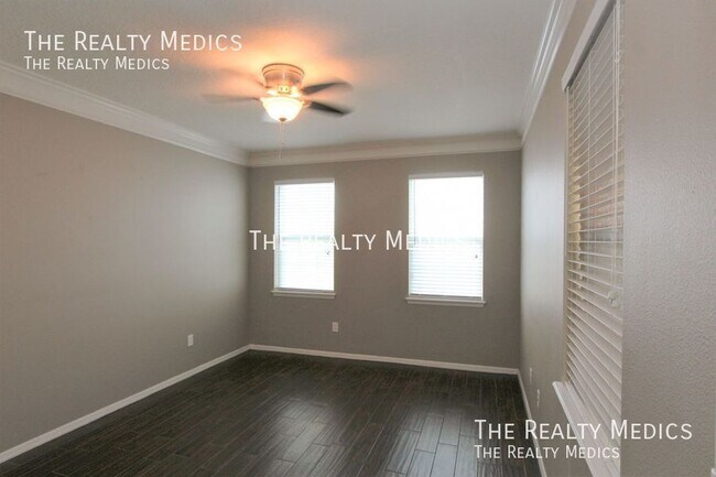 Building Photo - 15764 Ave Of The Arbors