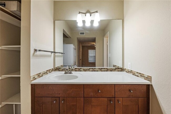 Building Photo - 7685 Northcross Dr