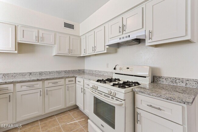 Building Photo - 10060 Kellogg St