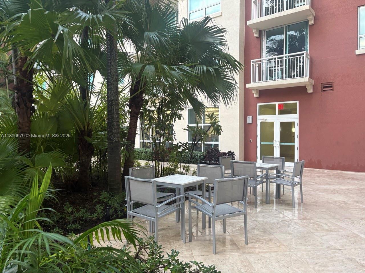 Building Photo - 2000 N Bayshore Dr