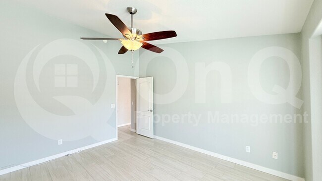 Building Photo - 1123 E Betsy Ln