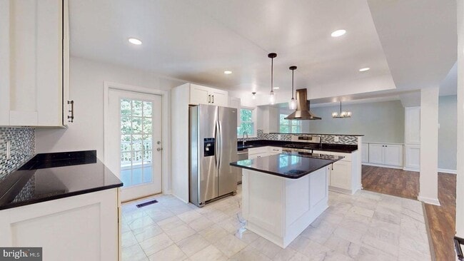 Building Photo - 6602 Greenview Ln