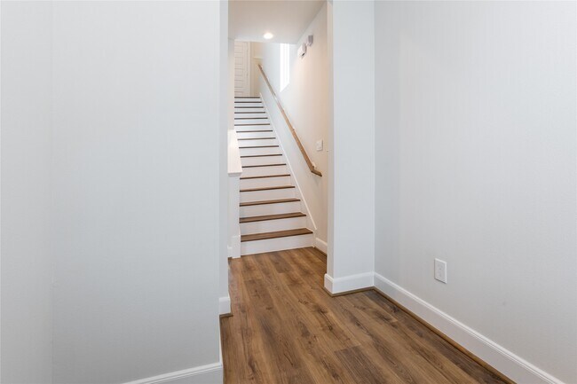 Building Photo - 2802 Grand Fountains Dr