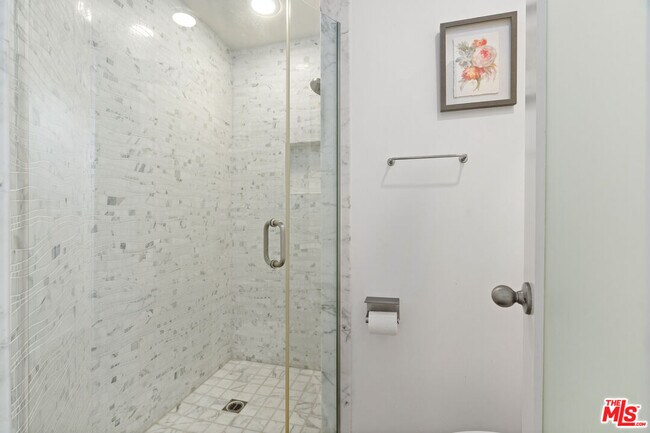 Building Photo - 1015 Marine St