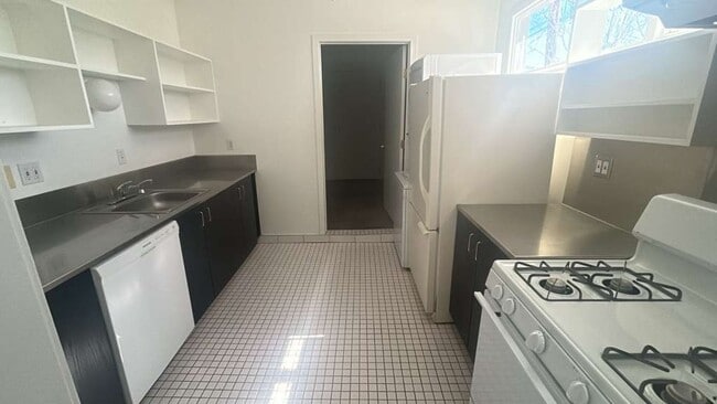 Building Photo - 2124 Oxford Ave SE