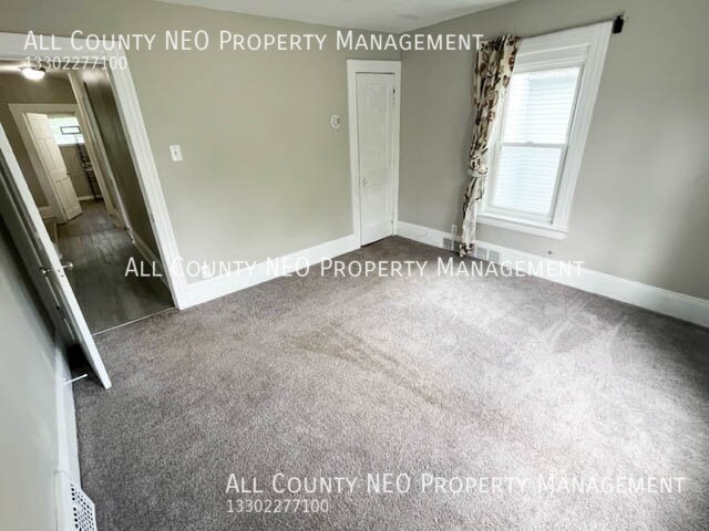 Building Photo - 844 E 154th St