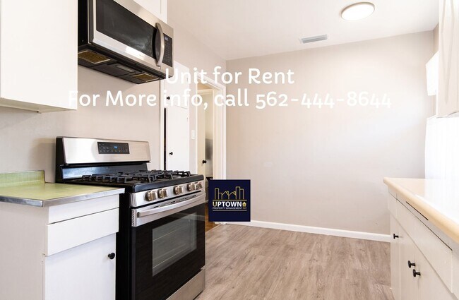 Building Photo - House - 3 Bedrooms / 2 Bathrooms - West Co...