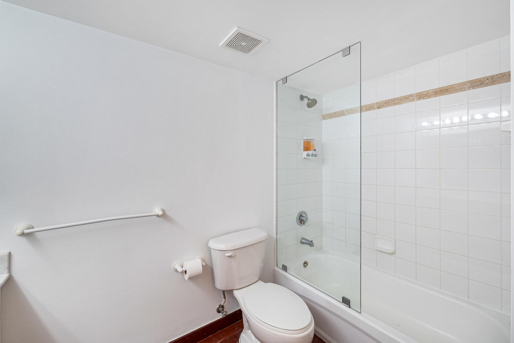 Building Photo - 1200 Brickell Bay Dr