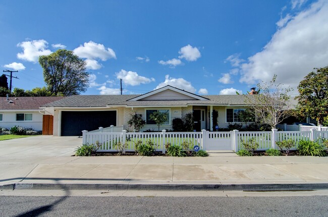 Primary Photo - Beautiful 3 Bedroom Costa Mesa Home