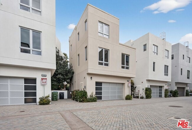 Building Photo - 12682 Millennium Dr