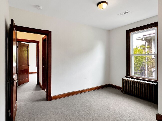 Building Photo - 2806 Hawthorne Ave