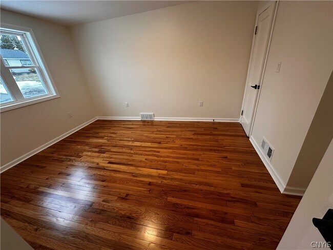 Building Photo - 14 Forest Rd