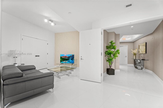 Building Photo - 851 NE 1st Ave