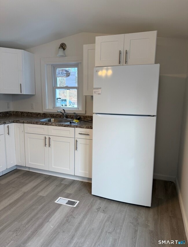 Building Photo - 23 Hunters Rd