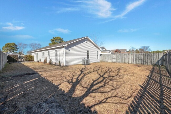 Building Photo - House for Rent in Wilmington with Fenced yard!