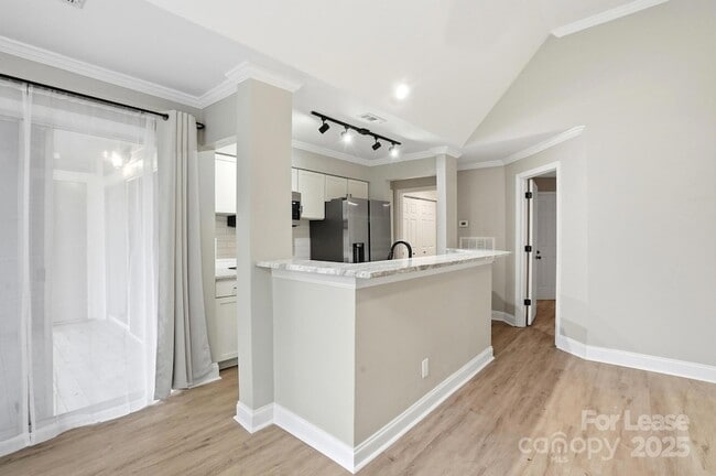 Building Photo - 2500 Cranbrook Ln