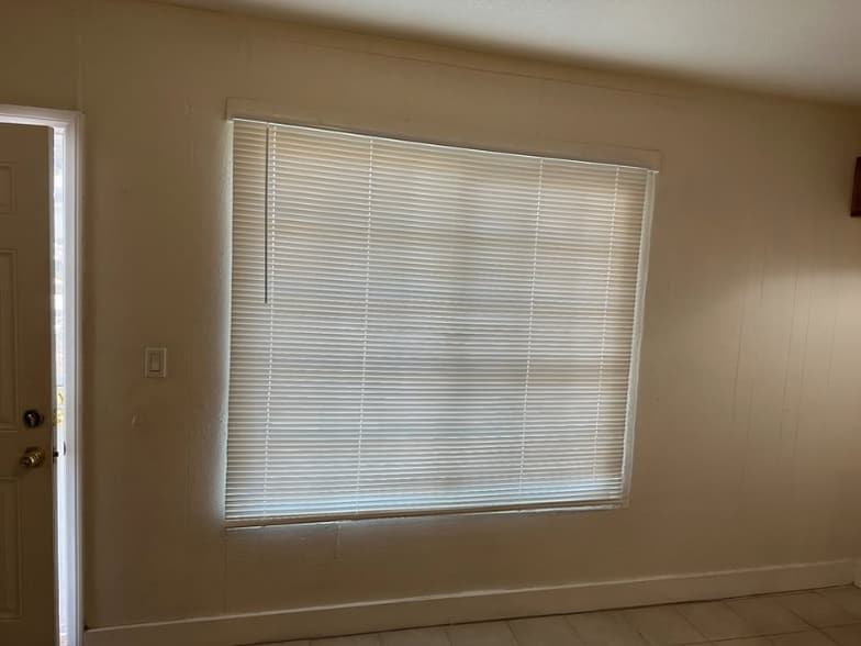 Building Photo - 250 W Williams St