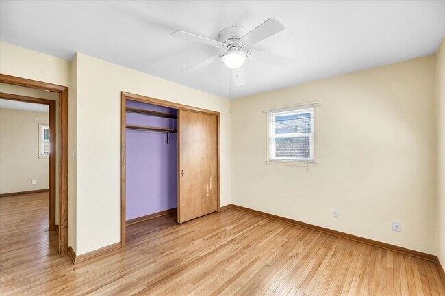 Building Photo - 220 Ivanhoe Way