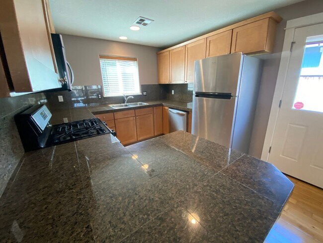 Building Photo - 2413 Mountain Terrace
