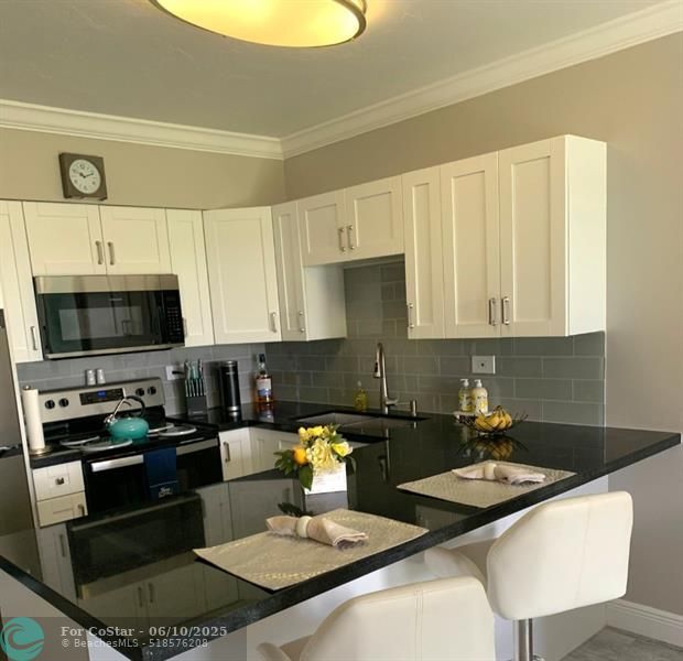 Building Photo - 300 Duck Key Dr
