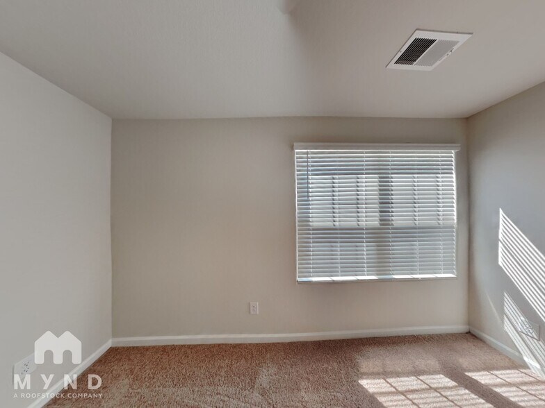 Building Photo - 326 Royal Mdw Dr