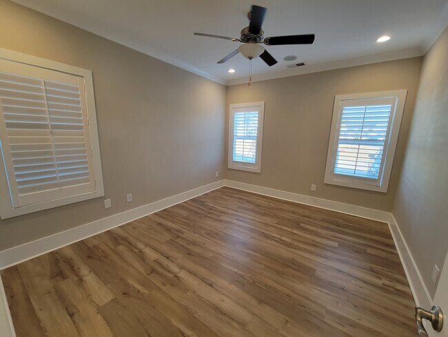 Building Photo - 232 Leonda Dr