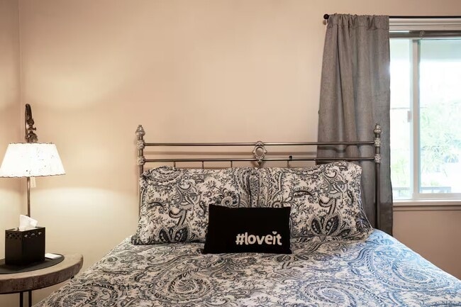 Building Photo - 2302 Loy Ln