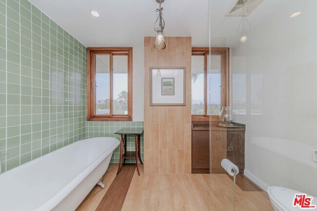 Building Photo - 4460 Wilshire Blvd