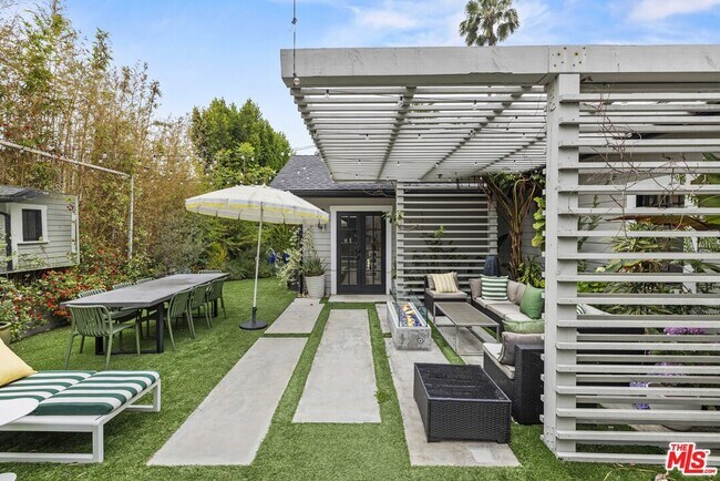 Building Photo - 7403 Hawthorn Ave