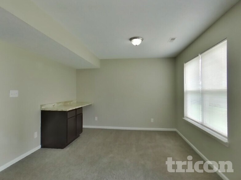 Building Photo - 1582 Tulip Ct