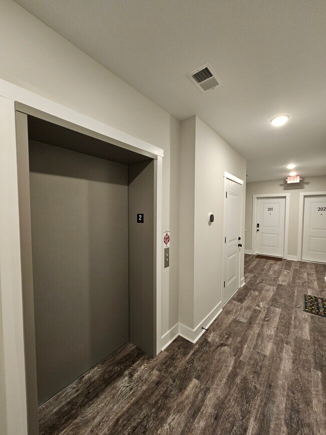 Building Photo - 1300 Stoney Ridge Blvd