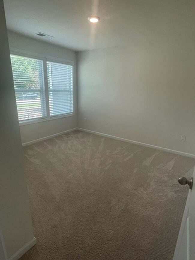 Building Photo - COMING SOON: Beautiful 3BR 2.5BA Townhome w/ 1 Car Garage • Updated Kitchen in Huntersville