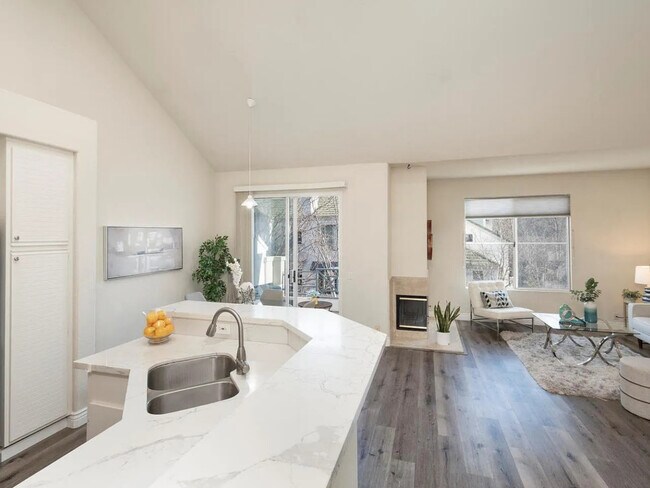 Building Photo - 440 Navaro Pl
