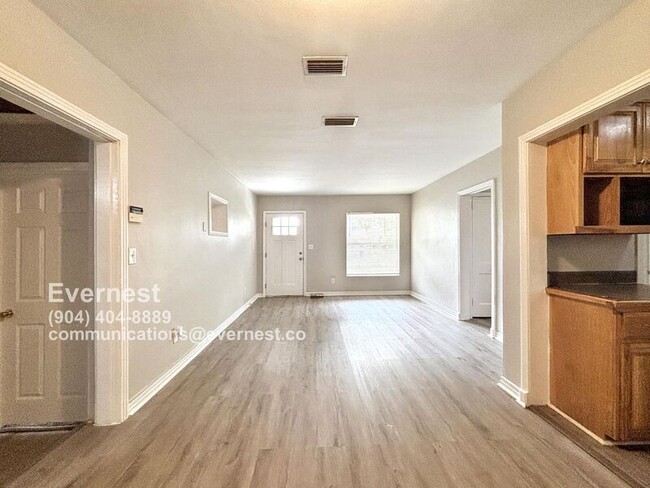 Building Photo - 5117 Lexington Ave