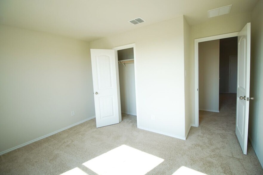 Building Photo - 472 Desert Willow