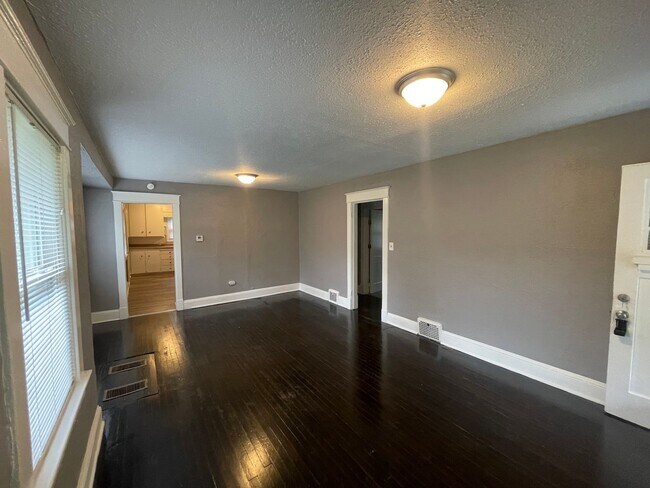 Building Photo - 8226 Flora Ave