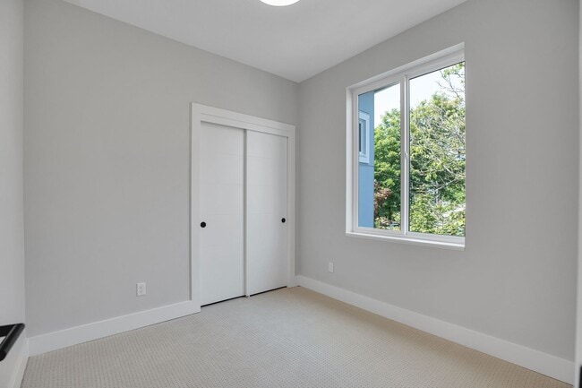 Building Photo - Urban Modern 5 Bedrooms, 3 1/2 Bathrooms, ...