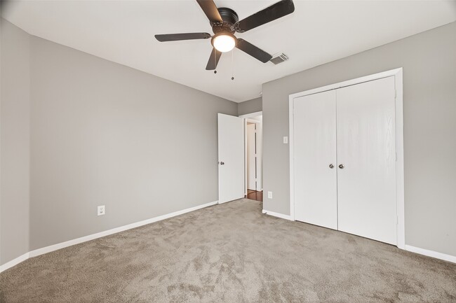 Building Photo - 1411 Heathcote Ln