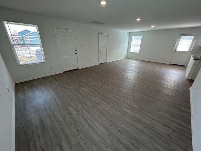 Building Photo - *MOVE IN SPECIAL* 3BD/2BA with Washer/Dryer Included – Fenced Yard, Garage & Community Pool!