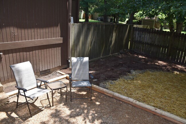Building Photo - 553 Doral Country Dr