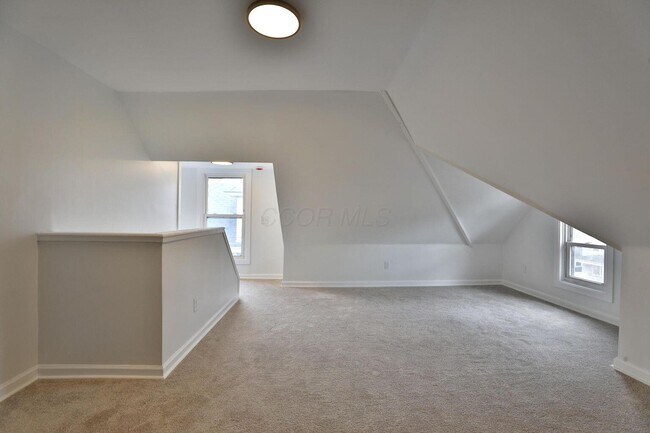 Building Photo - 423 Stoddart Ave