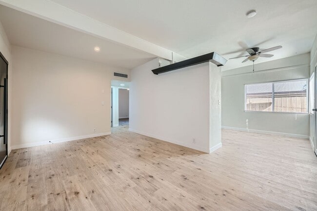 Building Photo - Stunning 2 Bedroom Newly Remodeled Modern Unit in Downtown Las Vegas